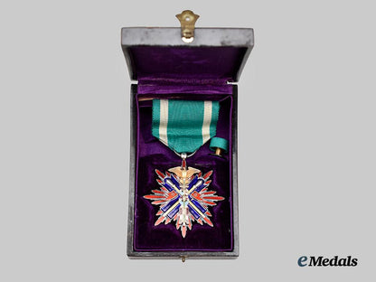 japan,_imperial._an_order_of_the_golden_kite,_v_class_in_case___m_n_c8483