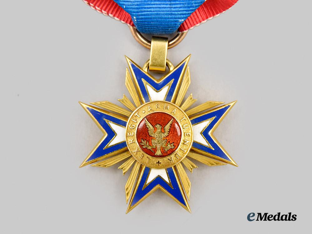 united_states._a_military_order_of_the_loyal_legion_of_the_united_states_membership_badge,_in_gold___m_n_c8544