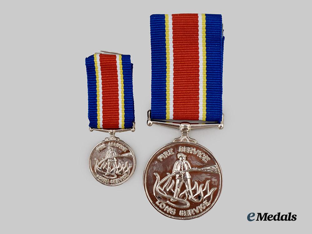 fiji._a_fire_service_long_service_medal_with_miniature,_in_case___m_n_c8563