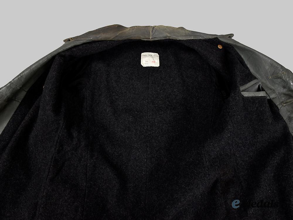 germany,_kriegsmarine._a_u-_boat_service_oberleutnant’s_leather_jacket,_owner-_attributed,_by_gustav_nitsch___m_n_c8587