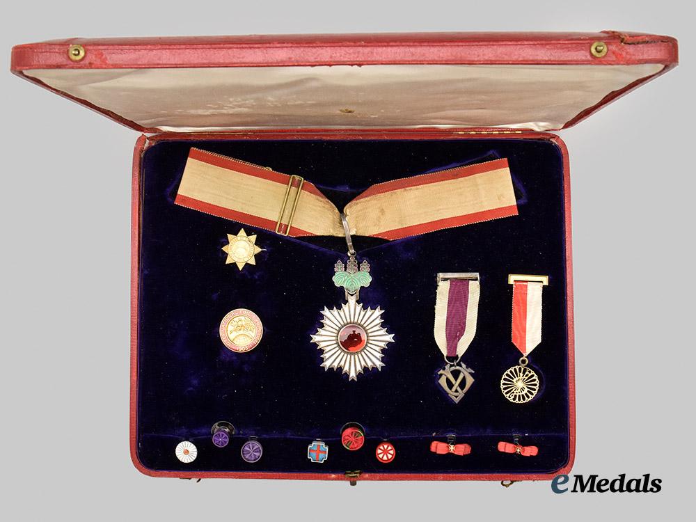 japan,_empire._an_order_of_the_rising_sun_and_japanese_decorations_to_arthur_diosy,1910___m_n_c8597