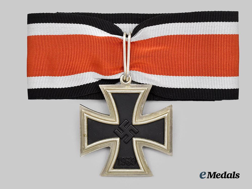 germany,_federal_republic._a_knight’s_cross_of_the_iron_cross,_exhibition_example_with_case_by_steinhauer&_lück,_c.1960___m_n_c8610