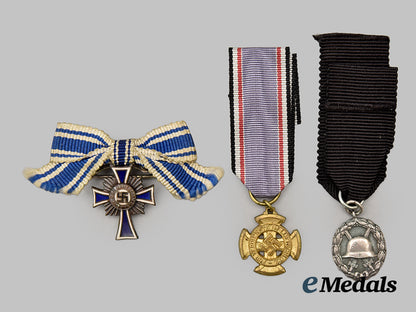 germany,_third_reich._a_mixed_lot_of_miniature_decorations___m_n_c8623