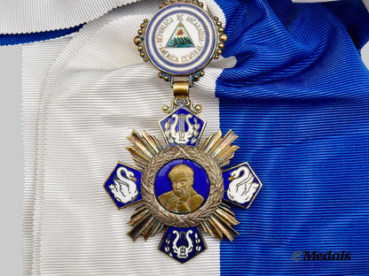 nicaragua,_republic._an_order_of_cultural_independence“_rubén_darío”,_grand_cross_set_i_class,_c.1960___m_n_c8631