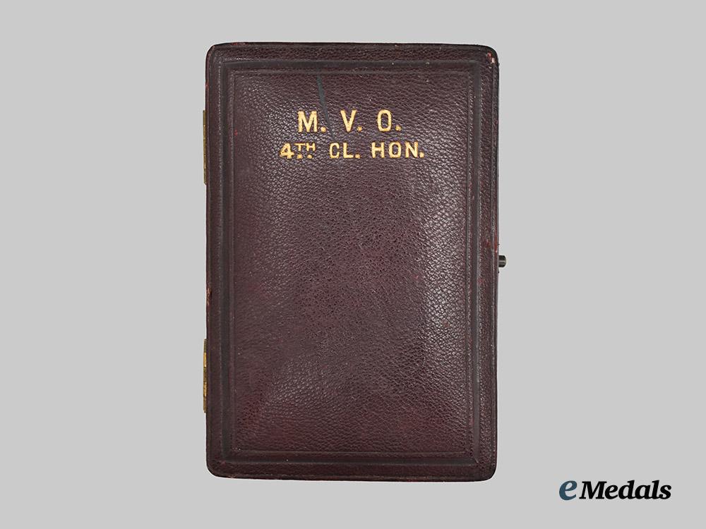 united_kingdom._a_royal_victorian_order,_i_v_class_lieutenant,_in_case,_by_collingwood___m_n_c8635