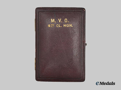 united_kingdom._a_royal_victorian_order,_i_v_class_lieutenant,_in_case,_by_collingwood___m_n_c8635