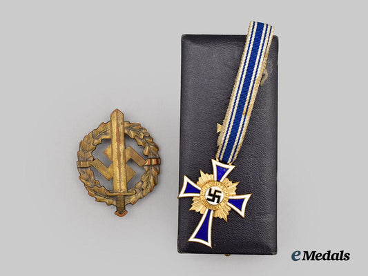 germany,_third_reich._a_mixed_lot_of_awards_and_insignia___m_n_c8636