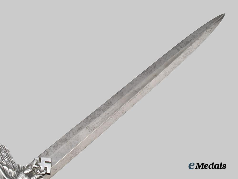 germany,_luftwaffe._an_officer’s_dress_dagger,_with_hanger,_by_weyersberg,_kirschbaum&_cie___m_n_c8636