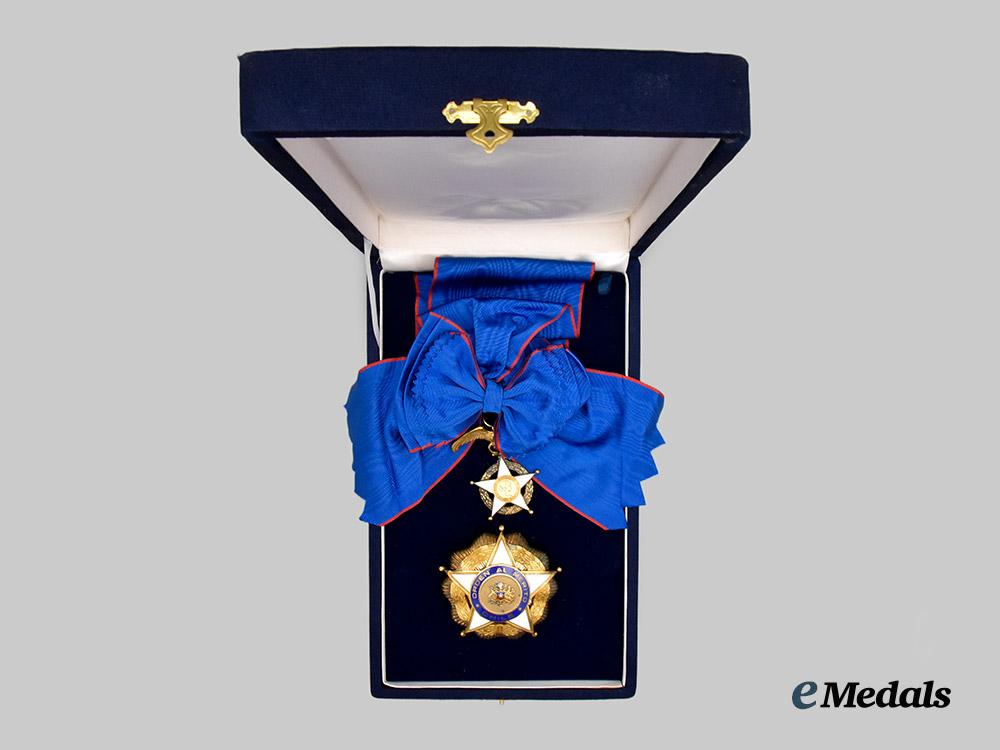 chile,_republic._an_order_of_merit,_grand_cross_set_i._class,_type_v,_c.1950___m_n_c8637
