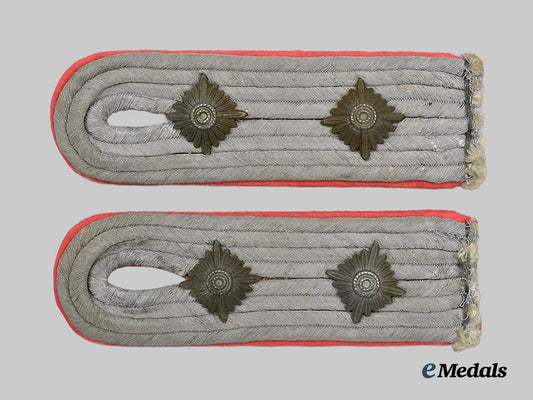 germany,_heer._a_set_of_armoured_hauptmann_shoulder_boards___m_n_c8659
