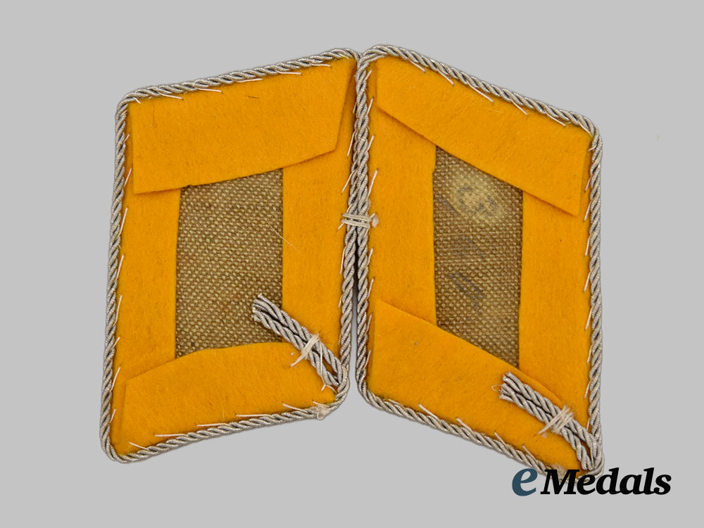 germany,_air_force._an_unissued_matching_pair_of_luftwaffe_hauptmann_collar_tabs___m_n_c8666