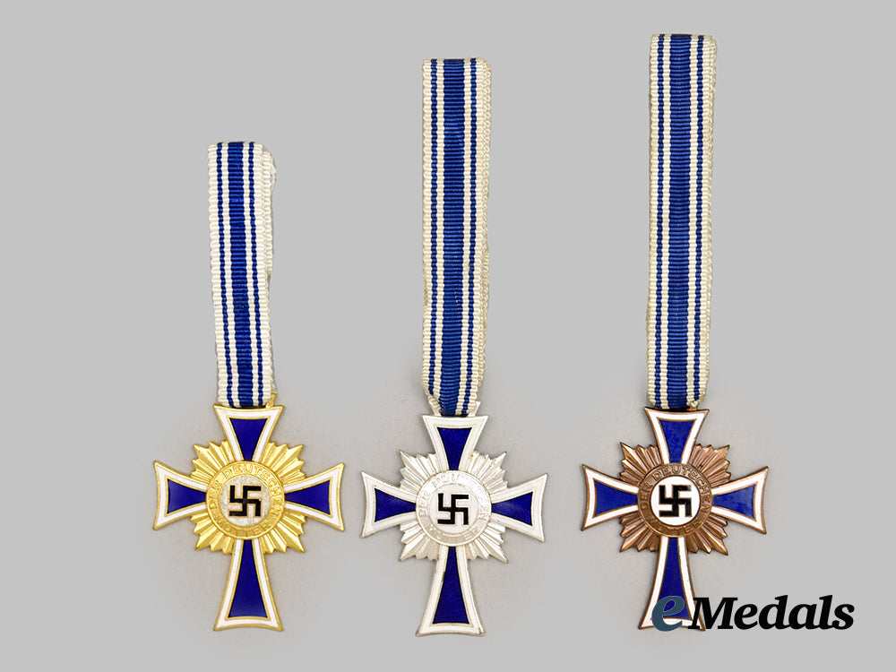 germany,_third_reich._a_lot_of_three_honour_crosses_of_the_german_mother,_all_grades___m_n_c8716