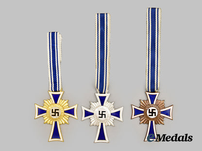 germany,_third_reich._a_lot_of_three_honour_crosses_of_the_german_mother,_all_grades___m_n_c8716
