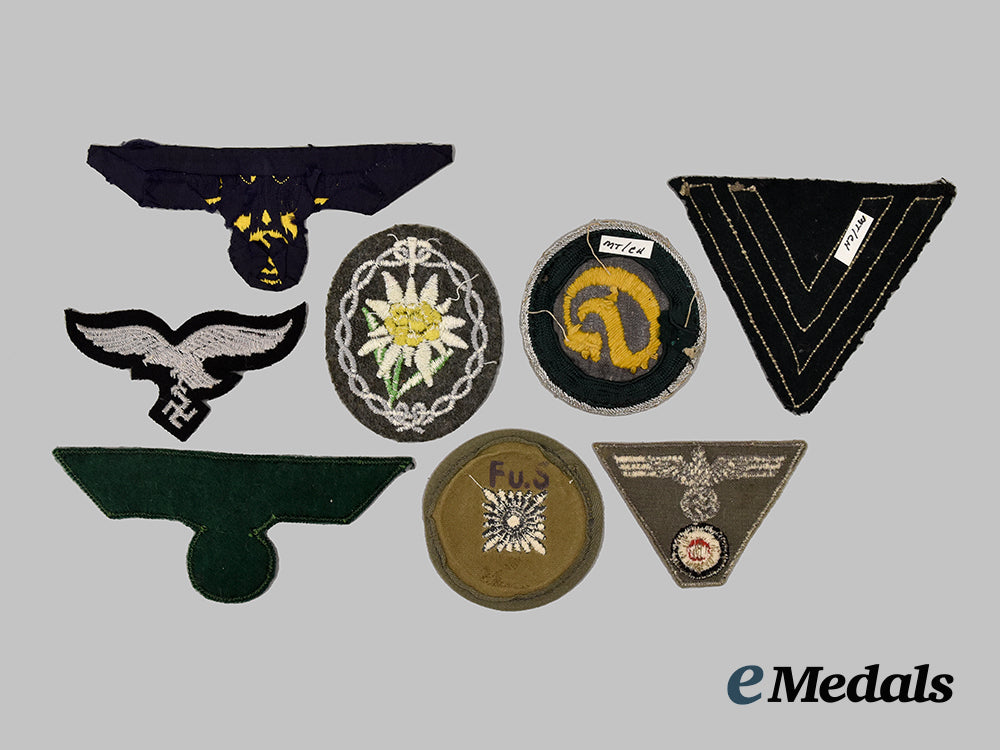 germany,_wehrmacht._a_mixed_lot_of_uniform_insignia___m_n_c8728