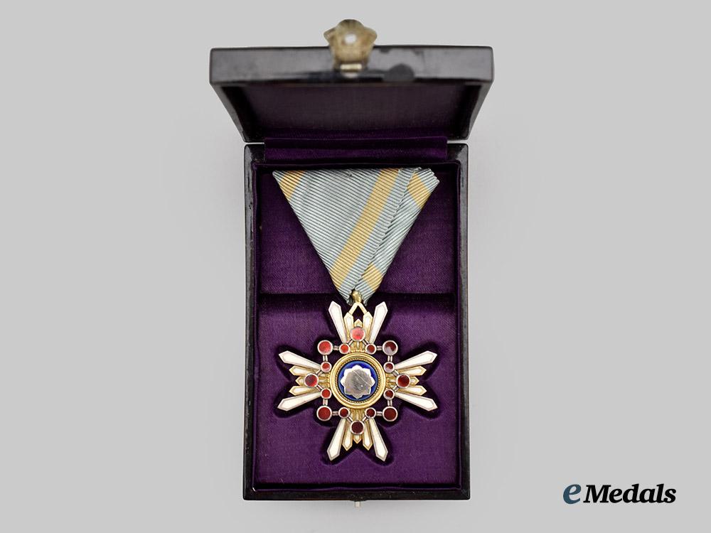 japan,_imperial._an_order_of_the_sacred_treasure,_v_class_in_case___m_n_c8765