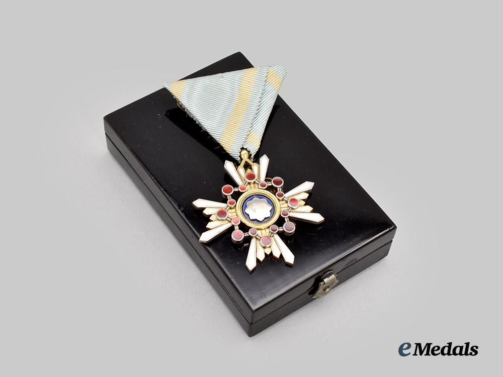 japan,_imperial._an_order_of_the_sacred_treasure,_v_class_in_case___m_n_c8766