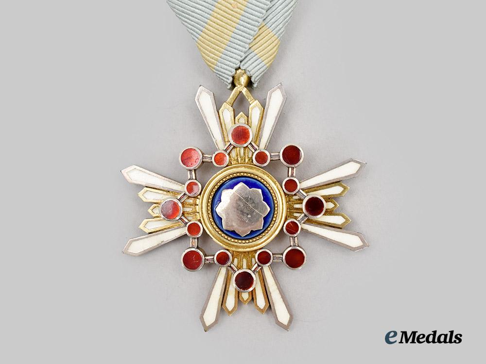 japan,_imperial._an_order_of_the_sacred_treasure,_v_class_in_case___m_n_c8768