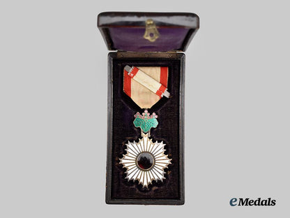 japan,_imperial._an_order_of_the_rising_sun,_v_class_in_case___m_n_c8773