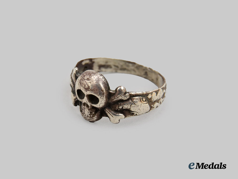 germany,_wehrmacht._a_totenkopf_ring_in_silver___m_n_c8775