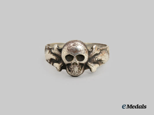 germany,_wehrmacht._a_totenkopf_ring_in_silver___m_n_c8776