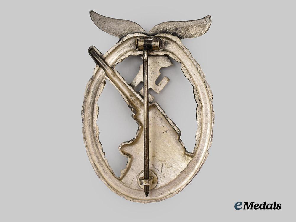 germany,_luftwaffe._a_rare_flak_badge,_hollow_version,_by_wilhelm_hobacher___m_n_c8820