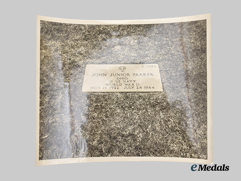 united_states._a_purple_heart_medal_to_sailor_john_j._parker;_killed_in_action_onboard_u_s_s_colorado(_b_b-45)___m_n_c8823b