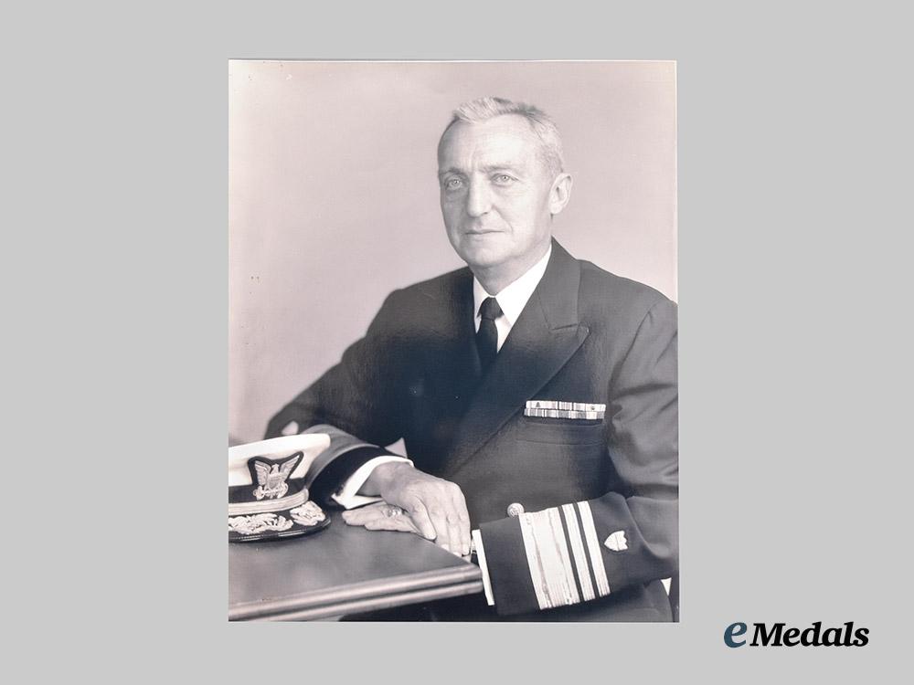 united_states._the_service_uniform_attributed_to_vice_admiral_donald_mc_gregor_morrison,_u_s_c_g___m_n_c8825