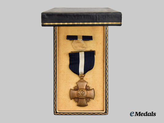 united_states._a_cased_navy_cross___m_n_c8839