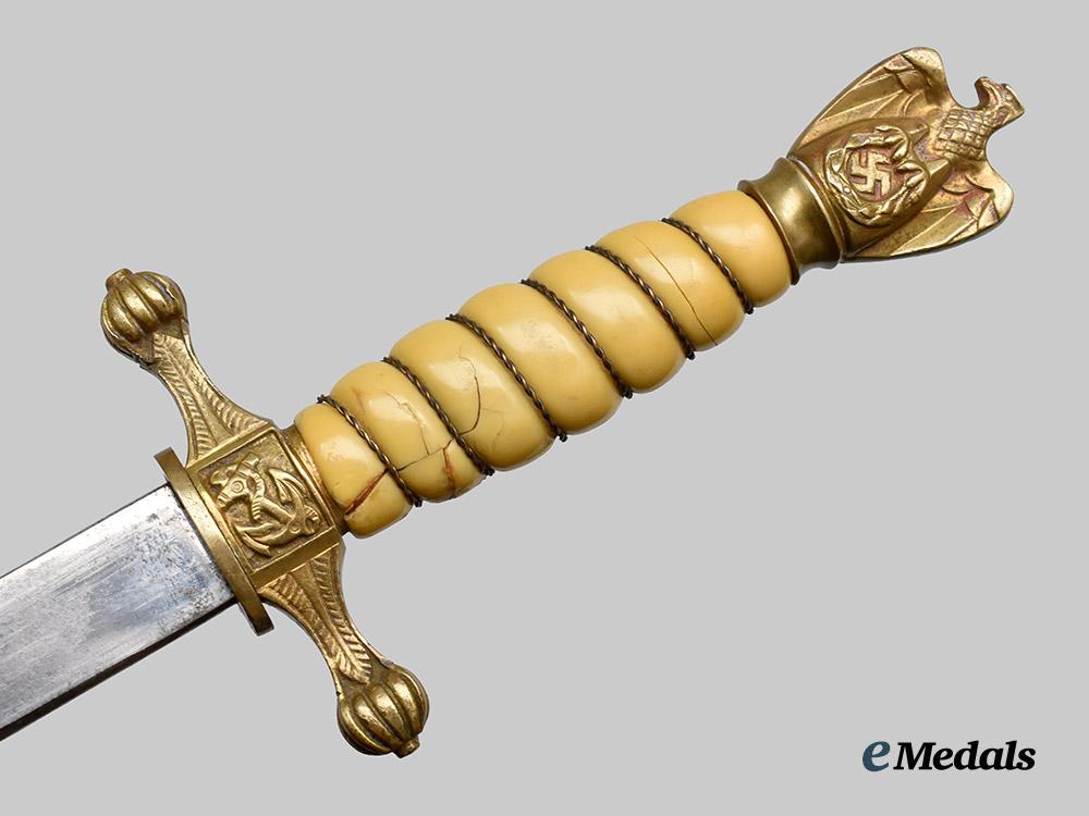 germany,_kriegsmarine._an_officer’s_dress_dagger,_by_lauterjung&_sohn___m_n_c8915