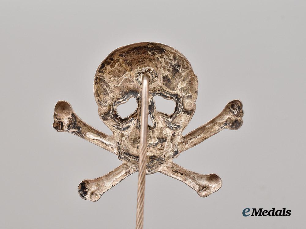 germany,_third_reich._a_totenkopf_pin_for_wehrmacht_and_freikorps_personnel___m_n_c8921