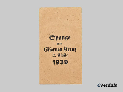 germany,_wehrmacht._an_issue_package_for_a1939_clasp_to_the_iron_cross_i_i_class,_by_deschler&_sohn___m_n_c8930