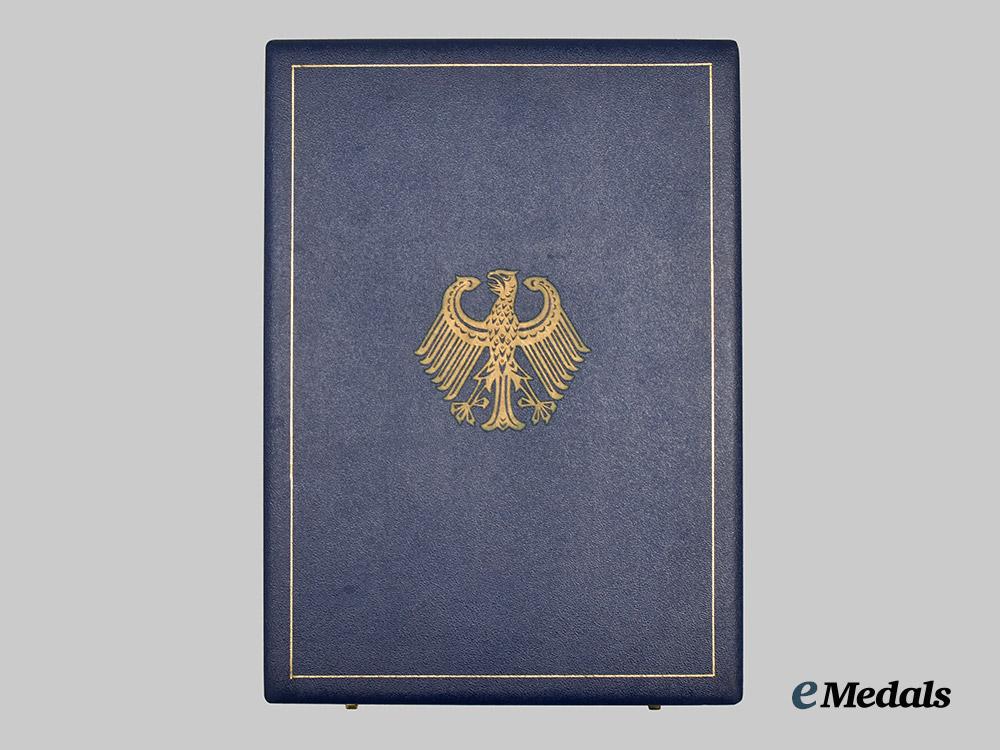 germany,_federal_republic._an_order_of_merit_of_the_federal_republic_of_germany,_grand_cross_of_merit_set_with_case,_by_steinhauer&_lück___m_n_c8935