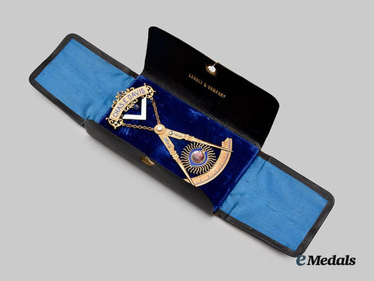 international._a_masonic_past_master_jewel_in_gold_and_diamonds_to_charles_e._davis,_dearborn_lodge_no.310_chicago,_with_case_by_lebolt&_company___m_n_c8953