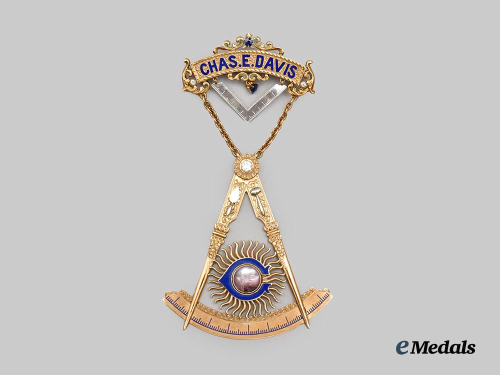 international._a_masonic_past_master_jewel_in_gold_and_diamonds_to_charles_e._davis,_dearborn_lodge_no.310_chicago,_with_case_by_lebolt&_company___m_n_c8956