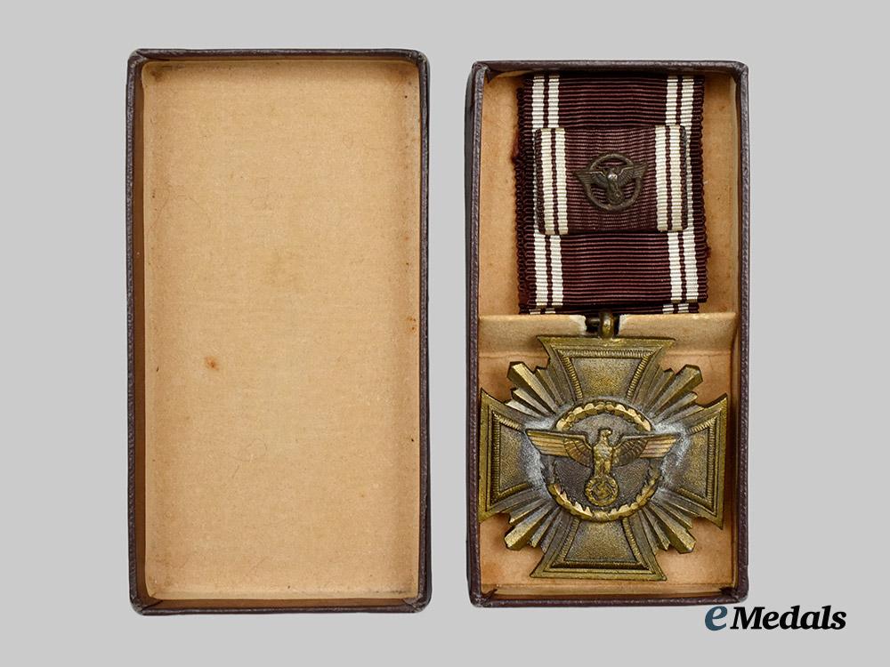 germany,_n_s_d_a_p._a_long_service_award,_i_i_i_class_for10_years,_with_case_and_ribbon_bar___m_n_c8968