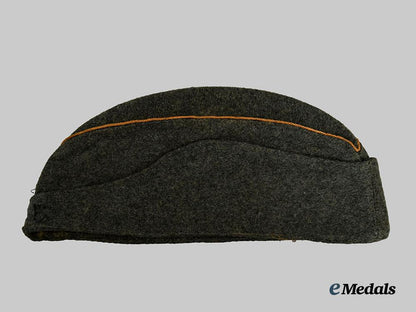 yugoslavia,_republic._a_lot_of_balkan_partisan_insignia_and_cap,1941-43___m_n_c9007