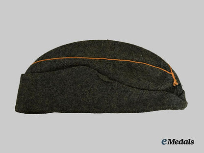 yugoslavia,_republic._a_lot_of_balkan_partisan_insignia_and_cap,1941-43___m_n_c9008
