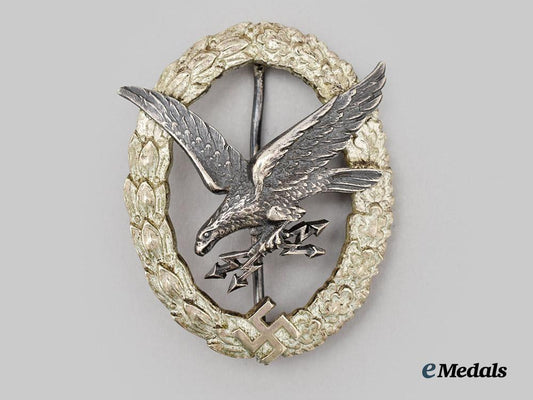 germany,_luftwaffe._a_radio_operator_and_air_gunner_badge,_early_and_named_example,_by_c._e._juncker___m_n_c9110
