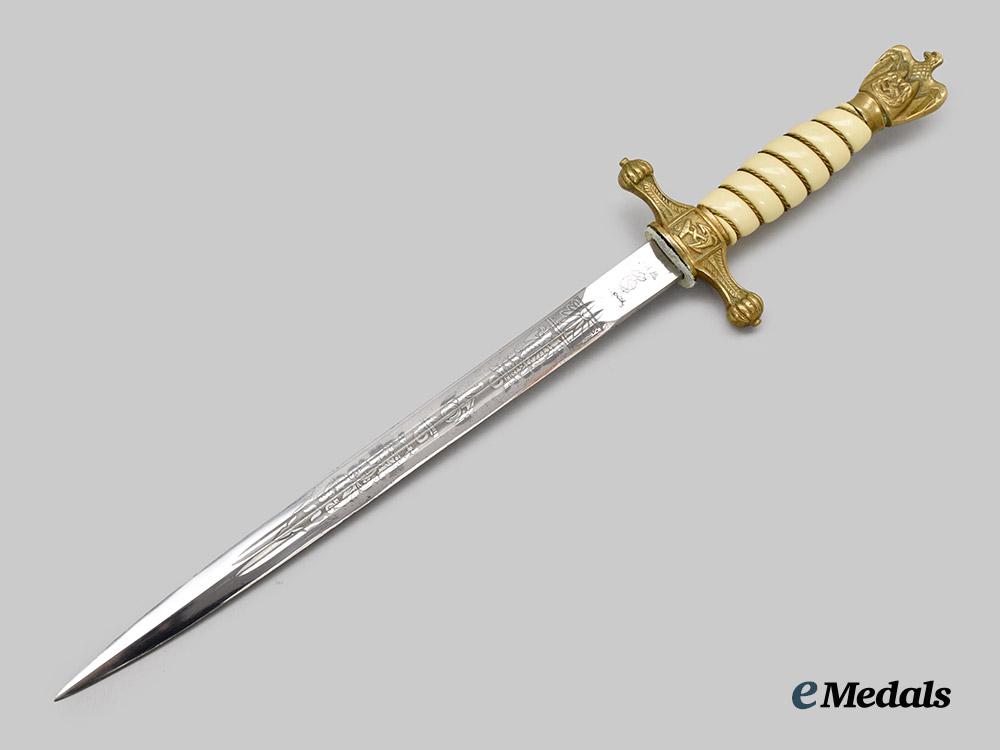 germany,_kriegsmarine._an_officer’s_dress_dagger,_by_weyersberg,_kirschbaum&_cie___m_n_c9205