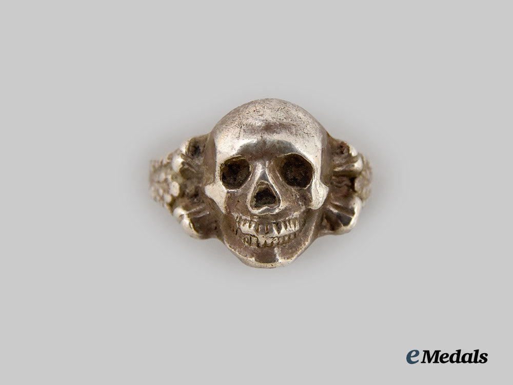 germany,_wehrmacht._a_totenkopf_ring_in_silver___m_n_c9281