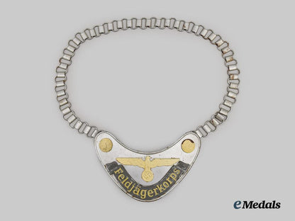 germany,_wehrmacht._a_rare_feldjägerkorps_gorget___m_n_c9290