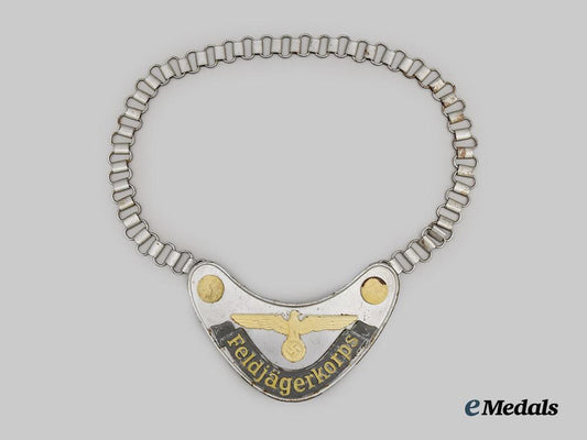 germany,_wehrmacht._a_rare_feldjägerkorps_gorget___m_n_c9290