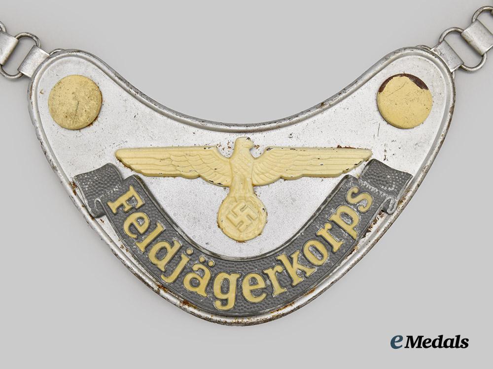 germany,_wehrmacht._a_rare_feldjägerkorps_gorget___m_n_c9291