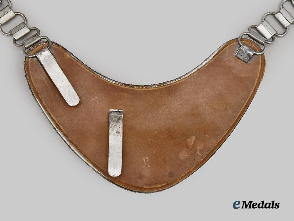 germany,_wehrmacht._a_rare_feldjägerkorps_gorget___m_n_c9294