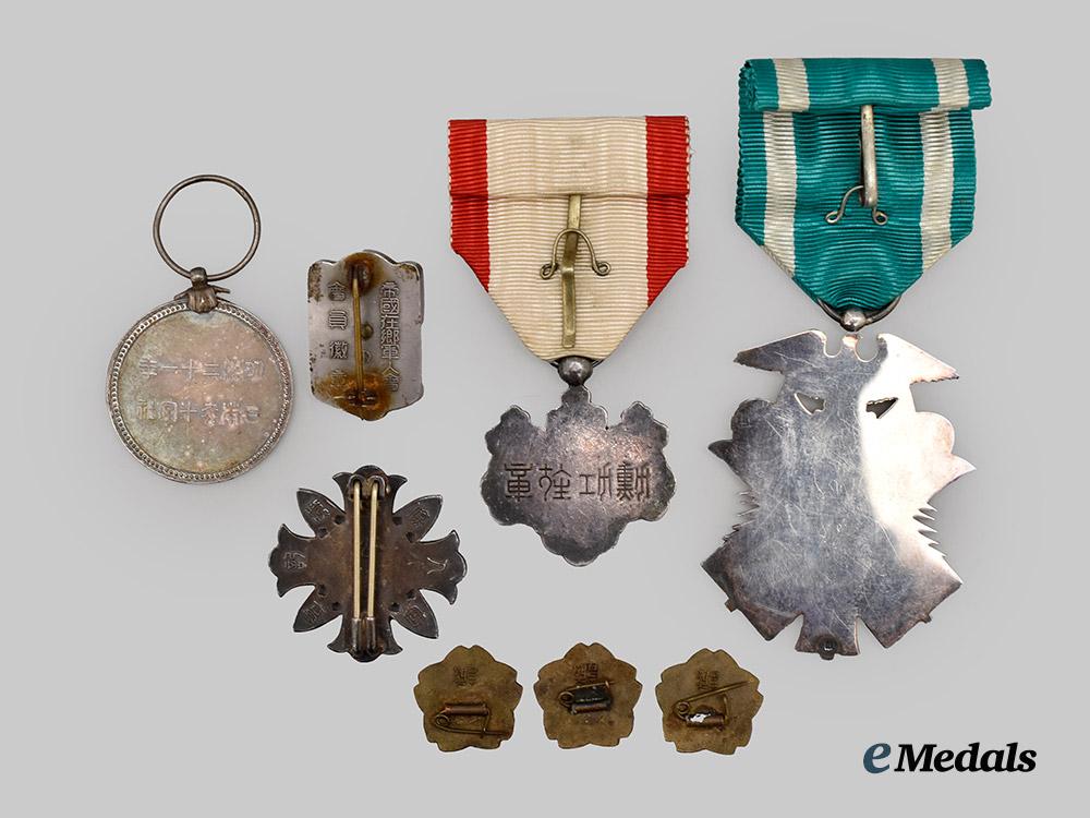 japan,_empire._a_lot_of_medals_and_badges___m_n_c9307