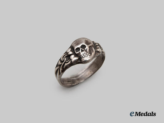 germany,_wehrmacht._a_totenkopf_ring_in_silver___m_n_c9323
