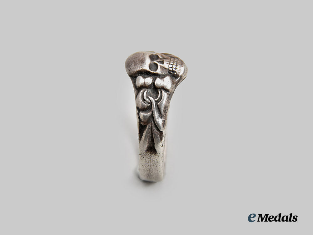 germany,_wehrmacht._a_totenkopf_ring_in_silver___m_n_c9324