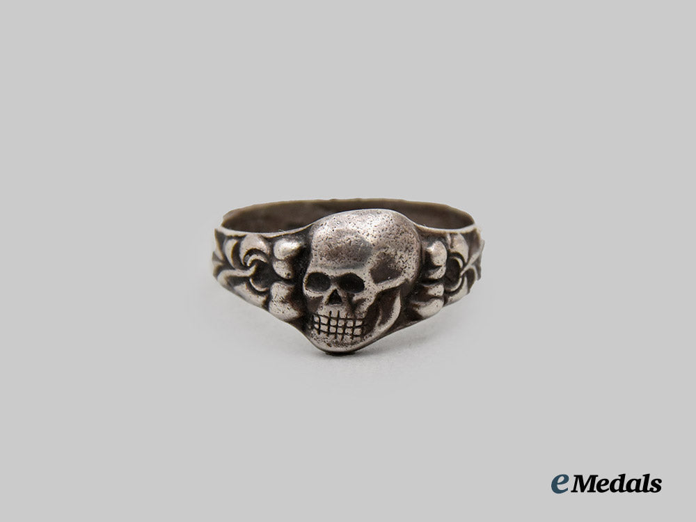 germany,_wehrmacht._a_totenkopf_ring_in_silver___m_n_c9326