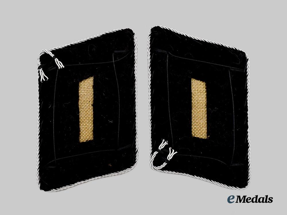germany,_s_s._a_rare_and_mint_set_of_s_s-_standartenführer_collar_tabs,_third_pattern___m_n_c9349
