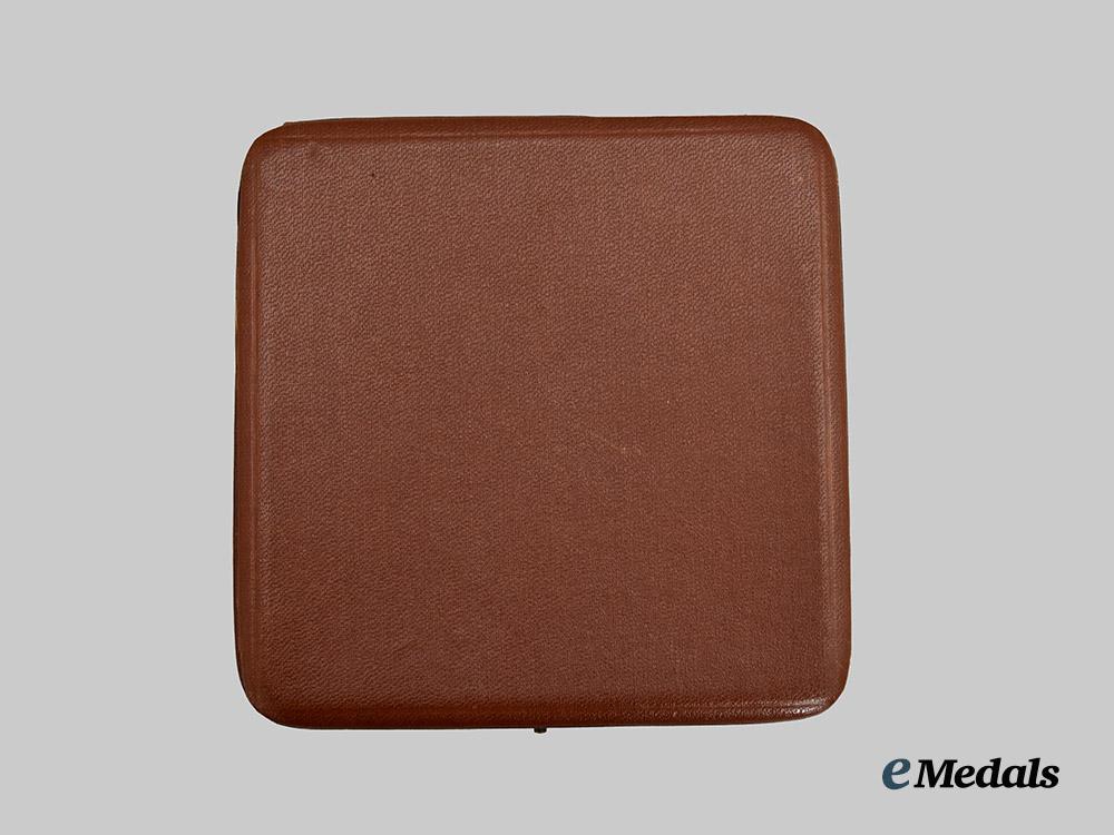 germany,_s_a._a1938_berlin_sports_games_victor’s_medallion,_with_case___m_n_c9369